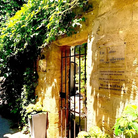 Un Patio En Luberon Ansouis