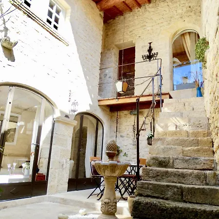 Un Patio En Luberon Ansouis