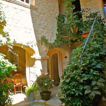 Un Patio En Luberon Ansouis