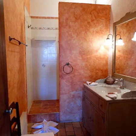 Un Patio En Luberon Bed & Breakfast